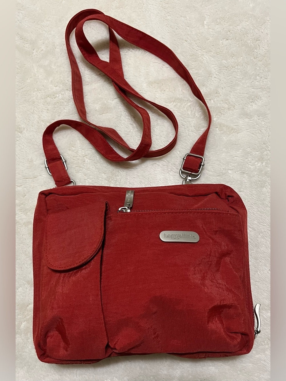 Baggallini Medium Rust Nylon Zipper Crossbody Shoulder Bag Multiple Inside Comp